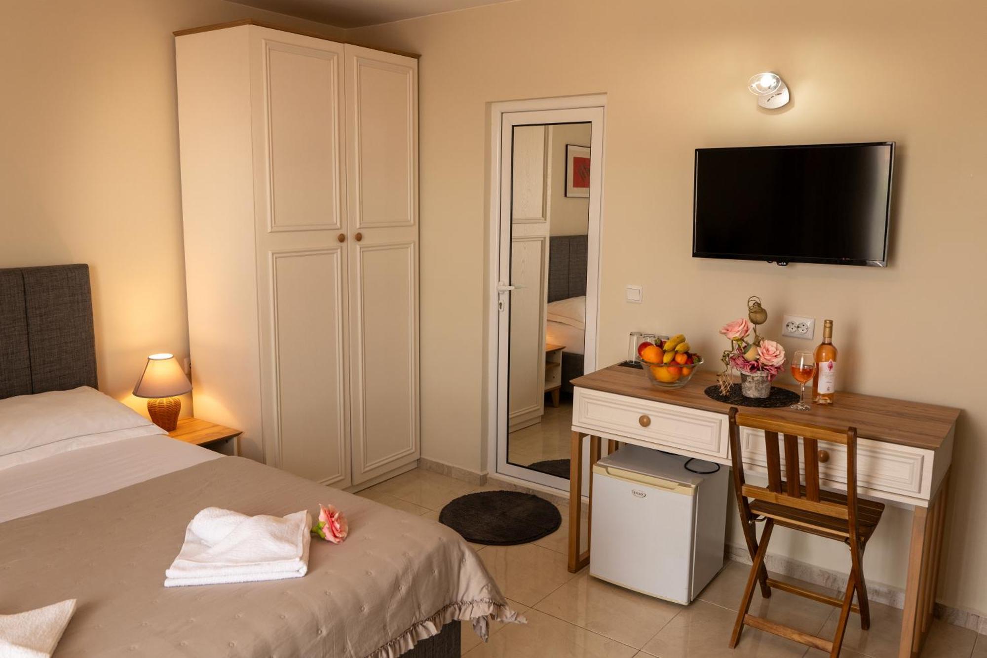 Rodos House Hotel Pomorie Buitenkant foto