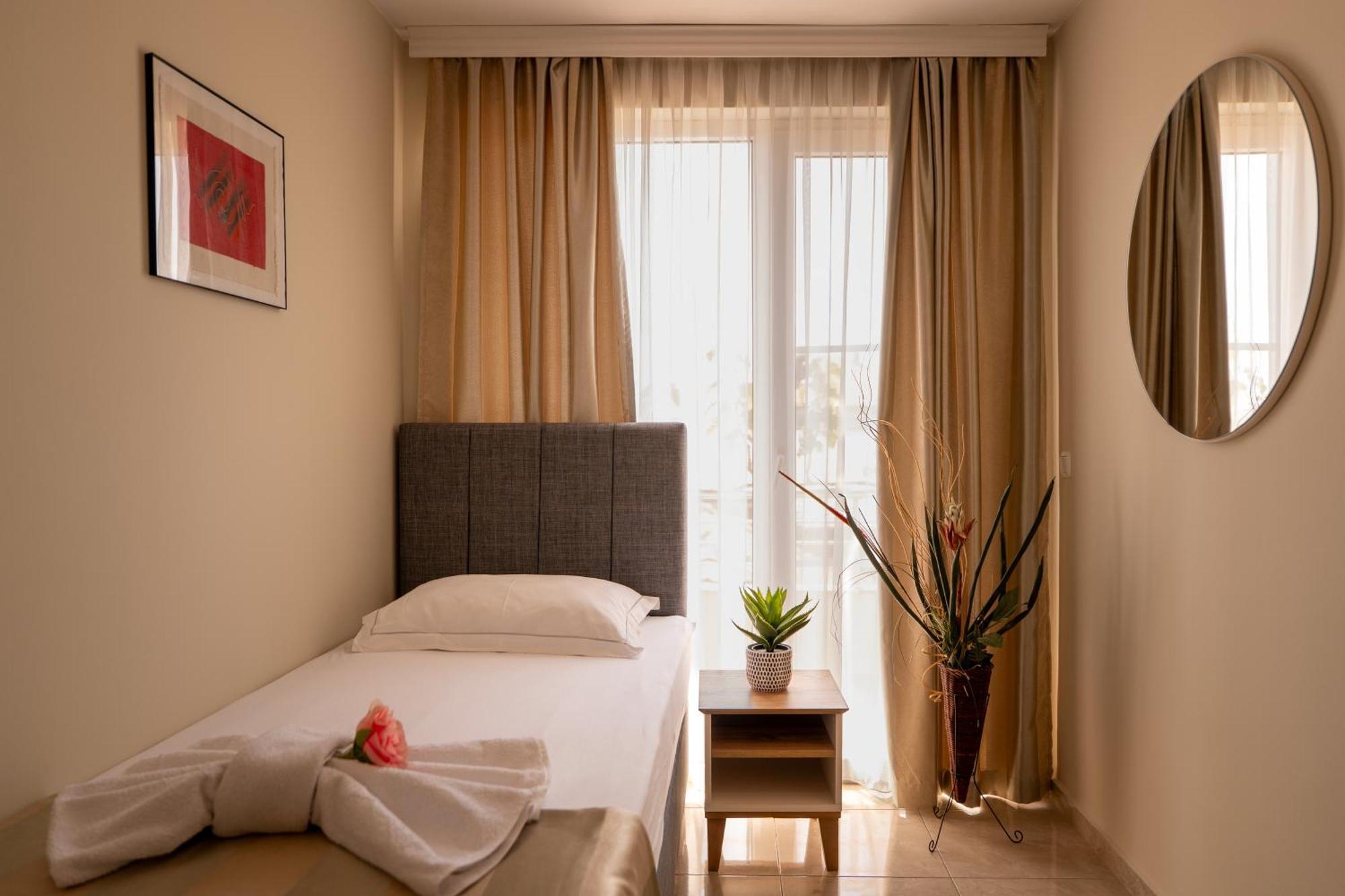 Rodos House Hotel Pomorie Buitenkant foto
