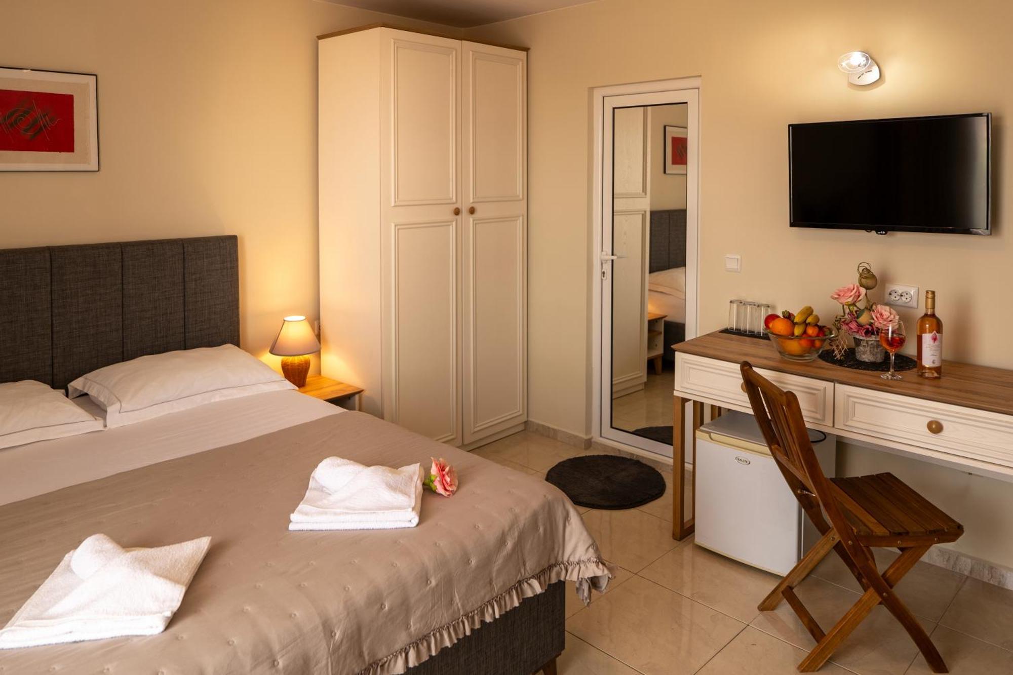 Rodos House Hotel Pomorie Buitenkant foto